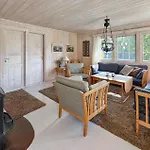 Semesterbostad 2 Bedroom Gorgeous In *
